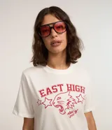 Remera blanca de algodón con estampa roja de East High School, el logo de los Wildcats y la leyenda 'Class of 2008'.