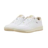 Championes Puma Court Class blancos con detalles en color crema en la suela, el talón y el interior.
