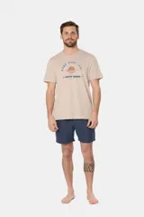 Short de baño color verde militar, con cintura elástica ajustable con cordón, bolsillos laterales tipo cargo y suspensor de malla fina.