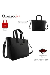 Cartera negra con correa regulable y desmontable, organizador interno y logo de la marca en el frente.