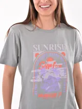 Remera blanca de algodón con estampado de limones y texto en azul.