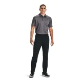 Chomba Under Armour Tech Polo para hombre, de color negro con logo en el pecho y detalles en gris en el cuello. Confeccionada con tejido UA Tech™ de secado rápido y corte holgado.