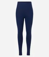 Calza deportiva de microfibra color azul marino, con cintura alta y bolsillos laterales.