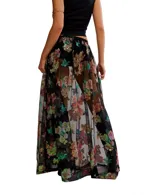 Falda maxi negra de malla translúcida con bordados de mariposas y flores en lentejuelas de colores.