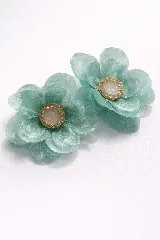 Caravanas de flor de tela roja con centro de resina y strass.