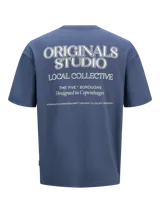 Camiseta azul de manga corta y cuello redondo con logo "Originals Studio" estampado en el pecho.