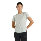 Remera deportiva color verde agua, de corte clásico y mangas cortas. Presenta logo de la marca en el pecho.