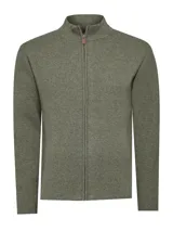 Sweater verde oliva de lana con cierre frontal completo, cuello alto y textura acanalada.