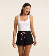 Short de pijama negro de viscosa con cintura elástica y lazo contrastante color rosa.