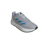 Championes Adidas Duramo SL color gris con detalles celestes y suela blanca. Zapatillas deportivas de running con capellada de malla transpirable y tecnología Lightmotion en la entresuela para mayor amortiguación.
