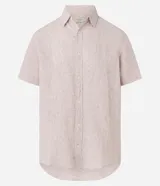 Camisa de corte regular confeccionada en mezcla de lino y algodón, con cuello inglés, manga corta y cierre frontal abotonado. Diseño liso en color beige de la marca Marfinno.