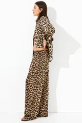 Pantalón de sarga suave con estampado de leopardo, tiro alto, elástico revestido y cordón para ajustar en la cintura, piernas rectas con puño en el bajo.