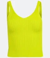 Musculosa cropped de viscosa acanalada color beige, con tirantes medios elásticos.