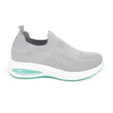 Championes deportivos de mujer color gris, tipo slip-on, con capellada tejida, suela blanca con detalles en verde agua y tirador trasero.
