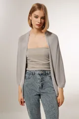 Saco plateado holgado de viscosa y lurex, con mangas 3/4.