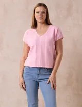 Buzo tejido color lila, marca Ninety. Escote en V. Calado en escote y delantera.
