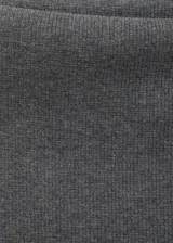 Pantalón flare gris con cintura elástica y tiro medio.