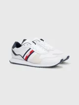Zapatillas Tommy Hilfiger blancas con detalles en azul marino y rojo.
