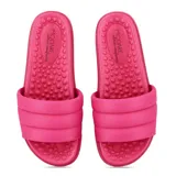 Sandalia color rosa con tiras anchas y suela cómoda, ideal para uso diario.