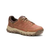 Zapatillas Caterpillar Threshold Rebound Lo de cuero color marrón. Cuentan con forro 100% reciclado postindustrial, plantilla de espuma de PU moldeada, entresuela de EVA duradera y ligera, y suela exterior de goma duradera con tecnología SRX para resistencia al deslizamiento.