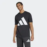Remera negra de algodón con cuello redondo y logo Adidas de tres barras en color blanco estampado en el pecho.
