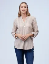Blusa texturada de manga larga con escote en V y tajo lateral de la marca Ruby Rd.