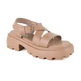 Sandalias negras con plataforma y tiras con textura simil cuero de cocodrilo.