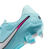 Championes de fútbol Nike Tiempo Legend 10 Academy, color rosa degradado a blanco, con swoosh negro texturizado. Presentan tacos moldeados en la suela y una lengüeta de ajuste con logo Nike.