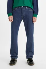 Pantalón de jean azul oscuro, de corte recto, con tiro medio y confeccionado en denim no elástico.