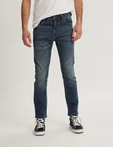 Pantalón de jean azul de corte slim.