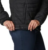 Campera puffer negra para mujer, marca Columbia, modelo Silver Falls II Hood. Confeccionada con tecnología Omni-Shield que repele la humedad y Thermarator que mantiene abrigado. Cuenta con capucha, bolsillos con cierre, puños elásticos y se puede guardar en el bolsillo de la mano.