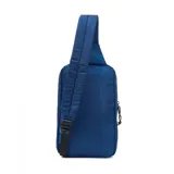 Riñonera unisex color azul marino con logo reflectante, bolsillo frontal con solapa, compartimento principal con cremallera y bolsillo portaobjetos.