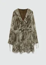 Vestido corto evasé con estampado animal print en tonos marrones y blancos. Tiene cuello en V con volantes, mangas largas con puños anudados y forro interior.