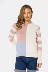 Buzo de tejido fino con diseño de bloques de color en beige, rosado y azul, y mangas con rayas horizontales en beige y rosado. Confeccionado en algodón, de manga larga y cuello redondo.