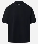 Remera color crema de corte amplio, con cuello redondo y mangas cortas con sisa desplazada. Confeccionada en algodón y poliéster.