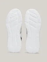 Zapatillas Tommy Hilfiger de running en ante color blanco, azul y rojo, con ribetes en zigzag y paneles color block.