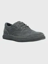 Zapato acordonado de hombre, color gris, confeccionado en gamuza con suela de goma.