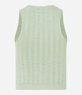 Blusa cropped sin mangas color verde claro, con escote halter y textura de punto abierto.