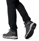 Botas de trekking Columbia Newton Wander color gris oscuro con detalles en negro y suela gris clara. Cuentan con empeine de ante impermeable, tecnología Omni-Tech transpirable, mediasuela acolchada Techlite y suela de caucho Omni-Grip de alta tracción.