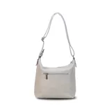 Bandolera negra de símil cuero con dos bolsillos frontales con cierre, un bolsillo trasero y tres bolsillos internos. Incluye correa larga regulable de símil cuero a tono.