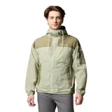 Campera cortaviento Columbia Challenger II para hombre, color verde claro con detalles en verde oliva. Cuenta con capucha ajustable con cordón, cierre frontal, bolsillos laterales con cierre, bolsillo en la manga con cierre y puños elásticos.