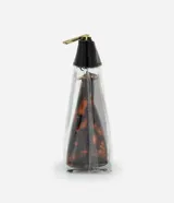 Kit de dos neceseres: uno grande transparente con cierre negro y uno pequeño con estampado de carey y cierre dorado.