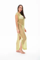 Vestido largo de crochet color verde pistacho, con escote en V y sin mangas.