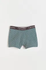 Boxer de hombre con estampado geométrico en tonos verde y blanco, con cintura elástica marrón con la inscripción "Carouomo".