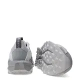 Championes New Balance Trail Tektrel, color gris con detalles en negro, ideales para trail running.