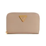 Billetera Guess Cosette color beige con cierre de cremallera, logo triangular dorado en el frente, tres bolsillos deslizantes, un bolsillo con cremallera, seis ranuras para tarjetas y ventana de identificación.