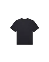 Remera de manga corta color negro con cuello redondo y logo bordado en el pecho.