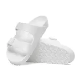 Sandalias Birkenstock Arizona Eva de goma color blanco, con doble tira y hebillas ajustables.