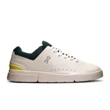 Championes urbanos The Roger Advantage 2, color blanco con detalles en verde y amarillo.
