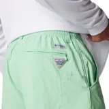 Short de baño negro Columbia Backcast III con tecnología Omni-Shade™ UPF 50, de secado rápido, con cintura elástica ajustable con cordón, bolsillos laterales de malla, bolsillo trasero con cremallera y forro interior de malla.